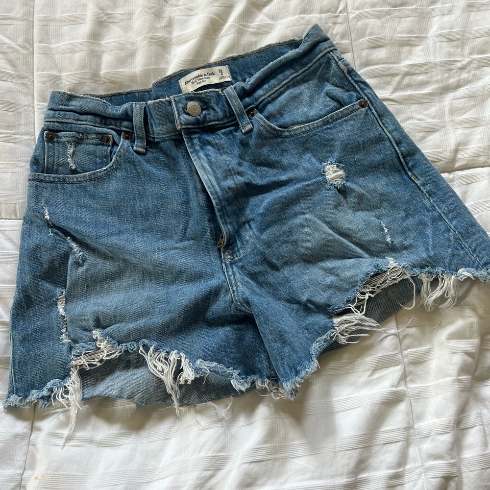 Abercrombie & Fitch The 4” Mom Short High Rise Size 28/6